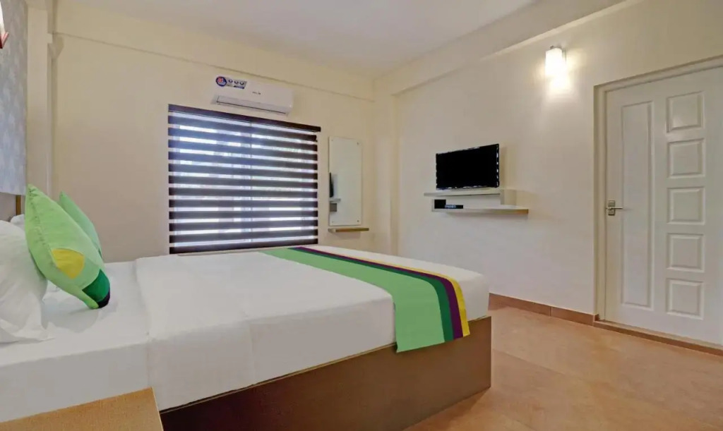 Treebo Golden Terminal Kochi Airport With Swimming Pool