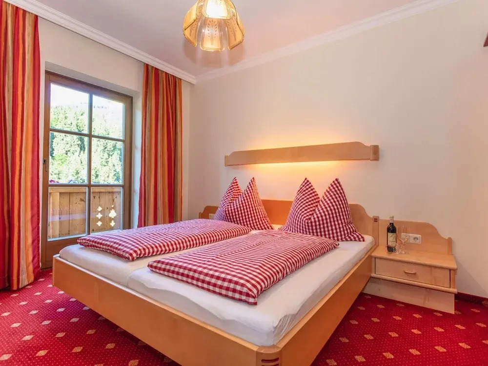 Elegant Apartment in Saalbach-hinterglemm Near Ski Bus