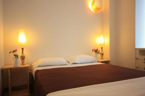 Myplace - Lisbon - Camoes
