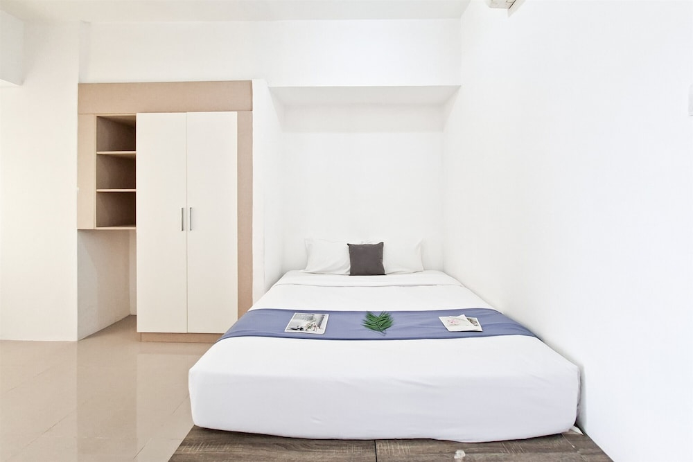 Studio Apartment Near Bojong Indah Station At Vittoria Residence