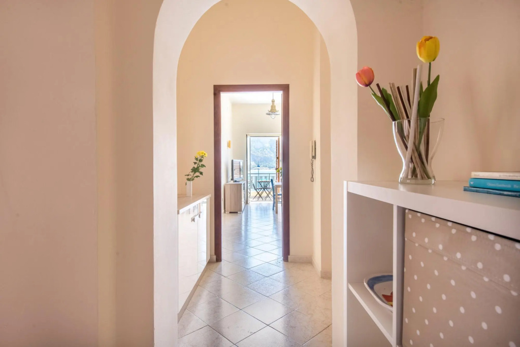 Casetta Vista Mare in Piazza a Mondello by Wonderful Italy