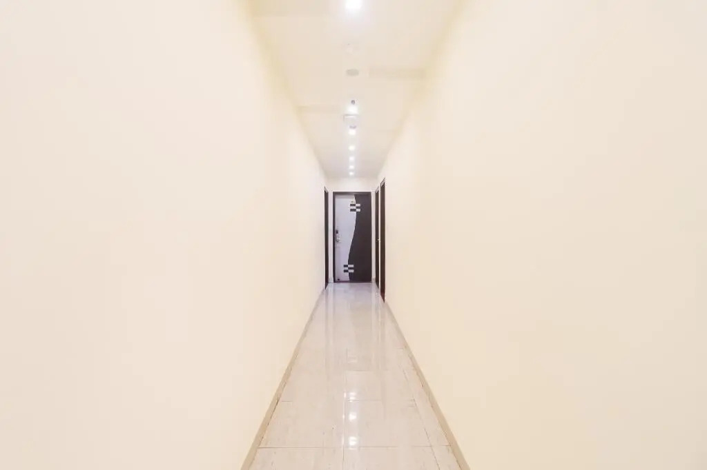 Hotel The V I King by OYO Rooms