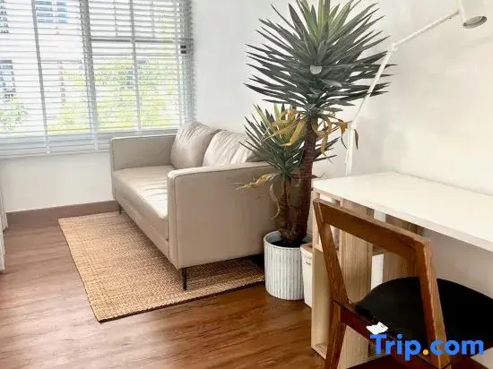 “Thong Lo” 3BR Home 75”SmartTV Netflix Thong Lo Alley · Quiet Home in the City Center