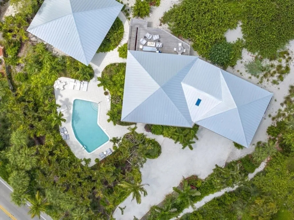 Arcadia-stunning Gulf Front Beauty! 4 Bedroom Home by RedAwning