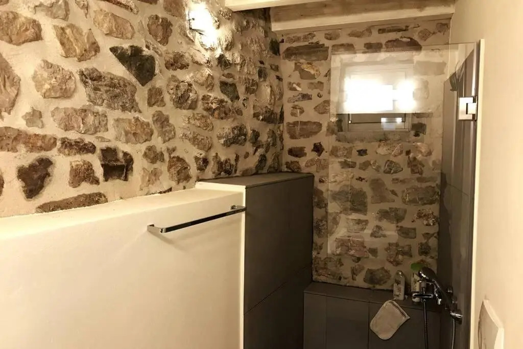 Footpath House / Ολόκληρο σπίτι στο Μεγάλο Χωριό