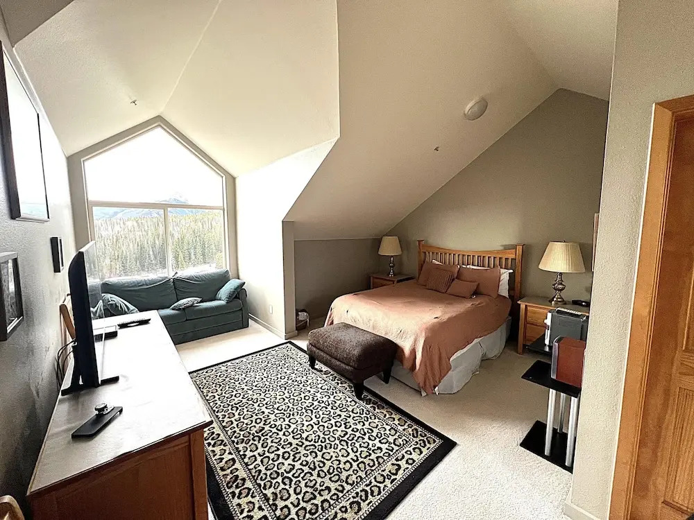 Forest Park 3 Bed 4 Bath Townhome