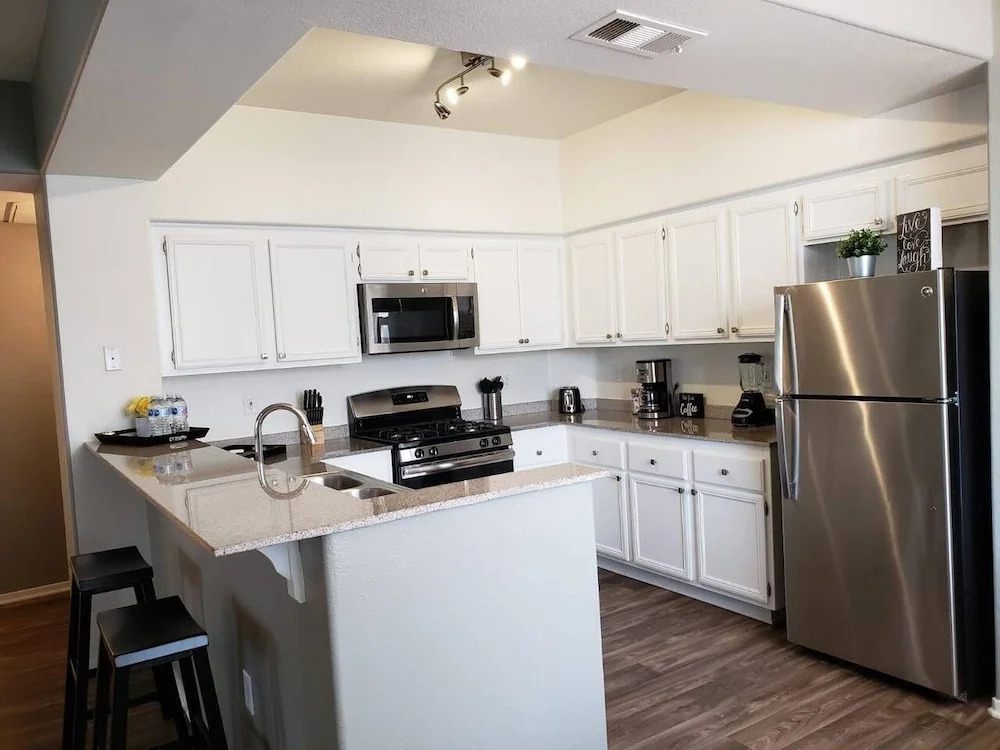 Beautiful & Quiet Apartment 15 Minutes From Strip
