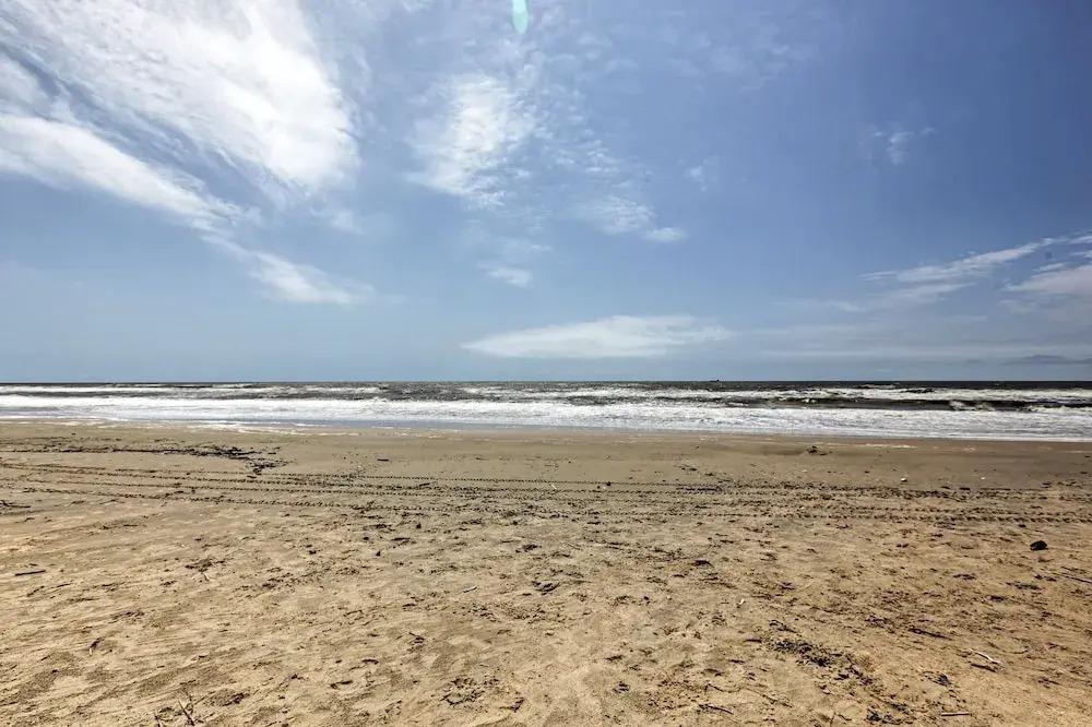 1 Mi to Surfside Beach: Bbq-ready Home in Freeport