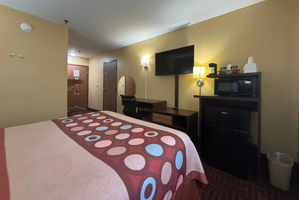 Super 8 by Wyndham Peoria