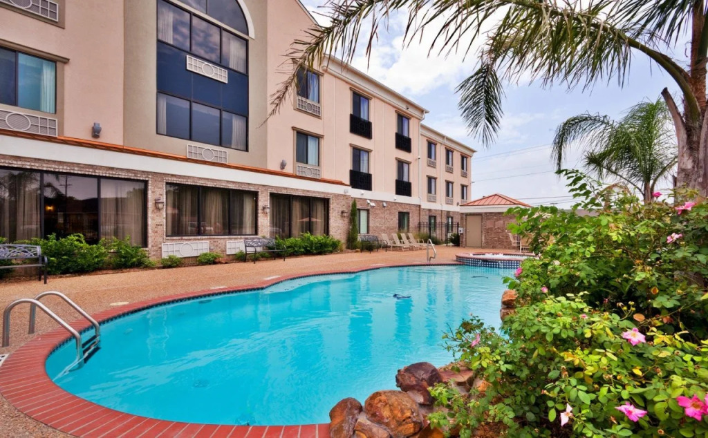 Holiday Inn Express Hotel and Suites Fairfield-North by IHG