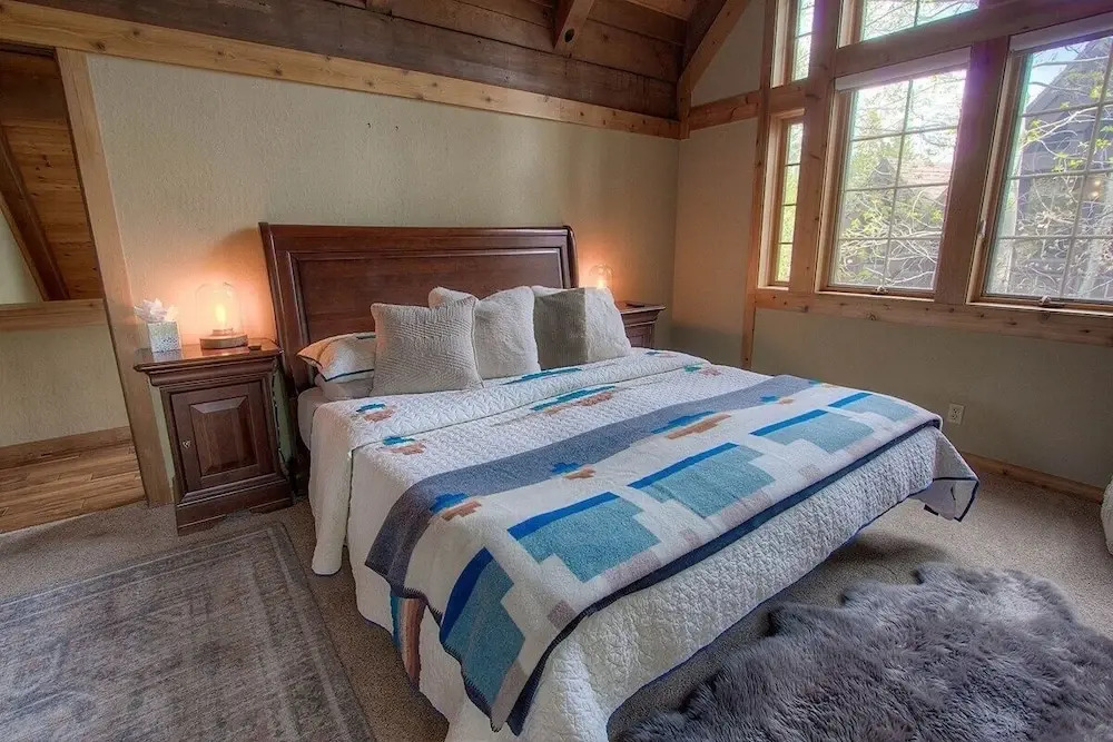 Third Creek Comfort 2 Bedroom Townhouse by RedAwning