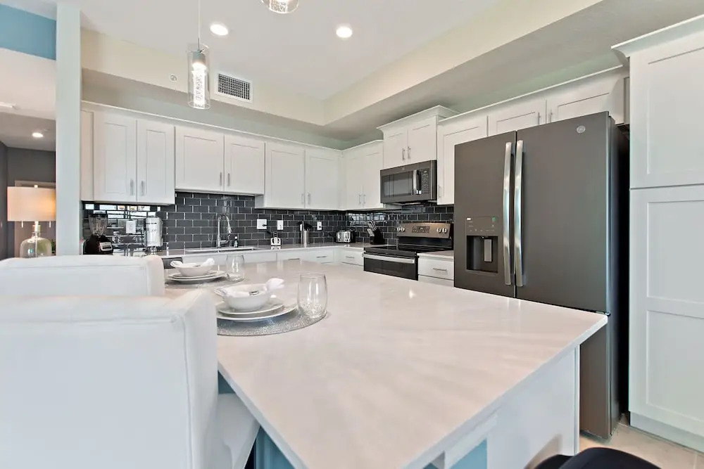 Decadent Penguin - Storey Lake by Shine Villas 704 apts