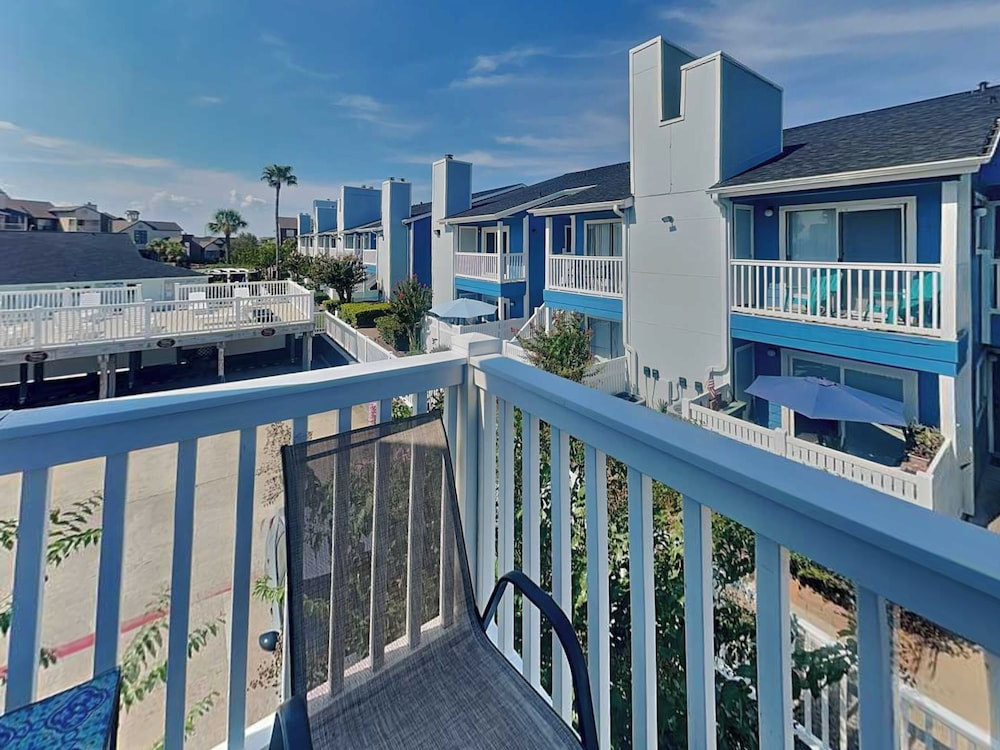 Sea Turtle by Ryson Vacation Rentals