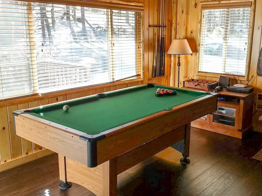 880 Edgemoor Rd Cabin