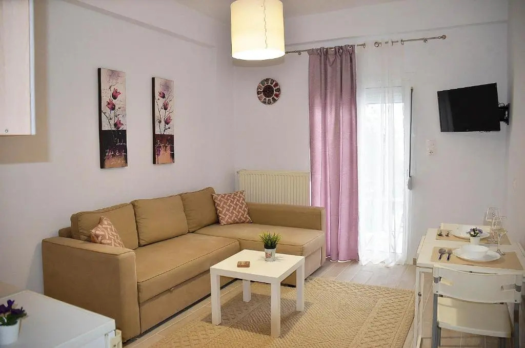 Center Apartment along the Sakoulevas River