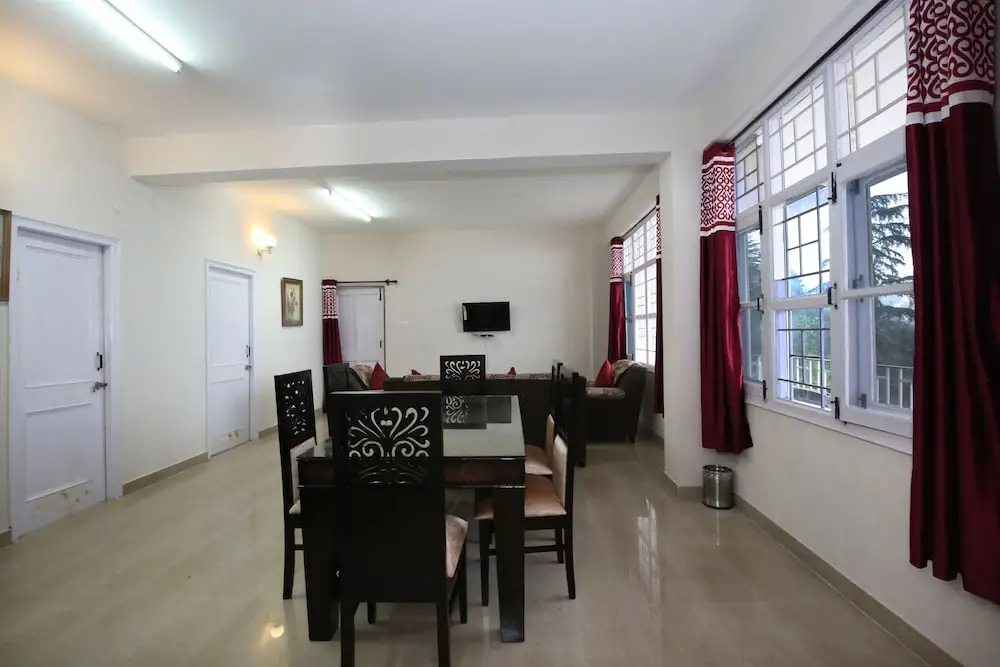 OYO 9201 Home Gorgeous Hill View 3BHK Kasaumpti Shimla