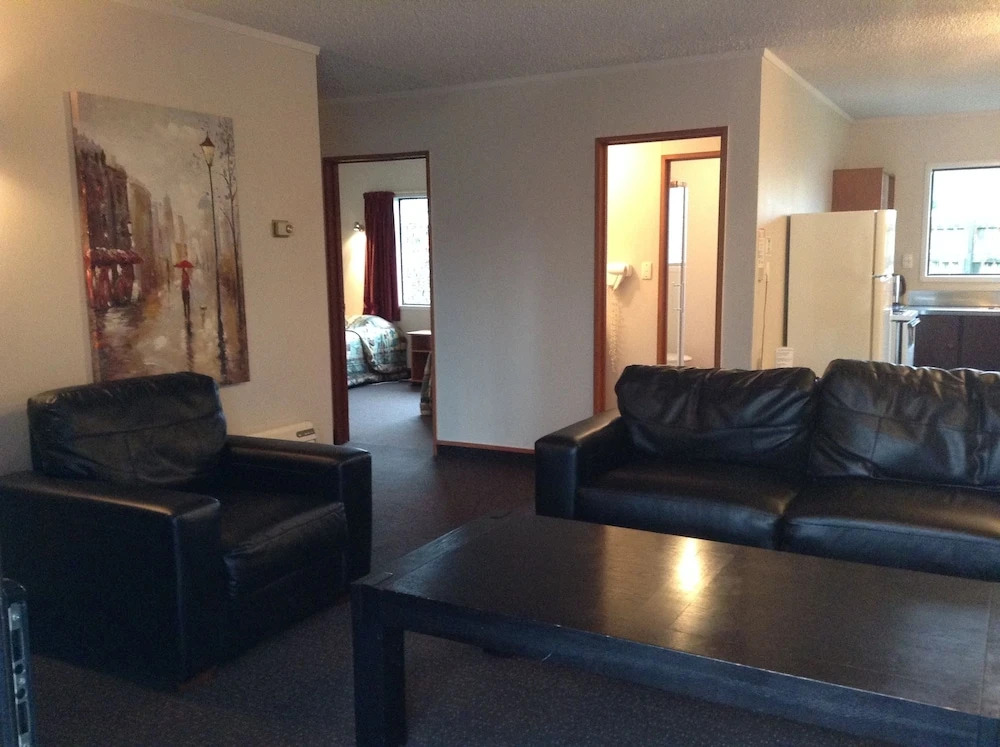 The Highwayman Motel