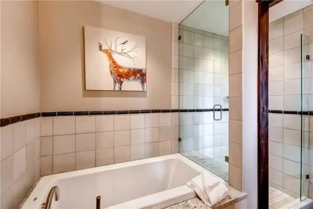 Spacious 4 Bedroom Vacation Rental in Convenient Location with Scenic Views, Pool, Hot Tub
