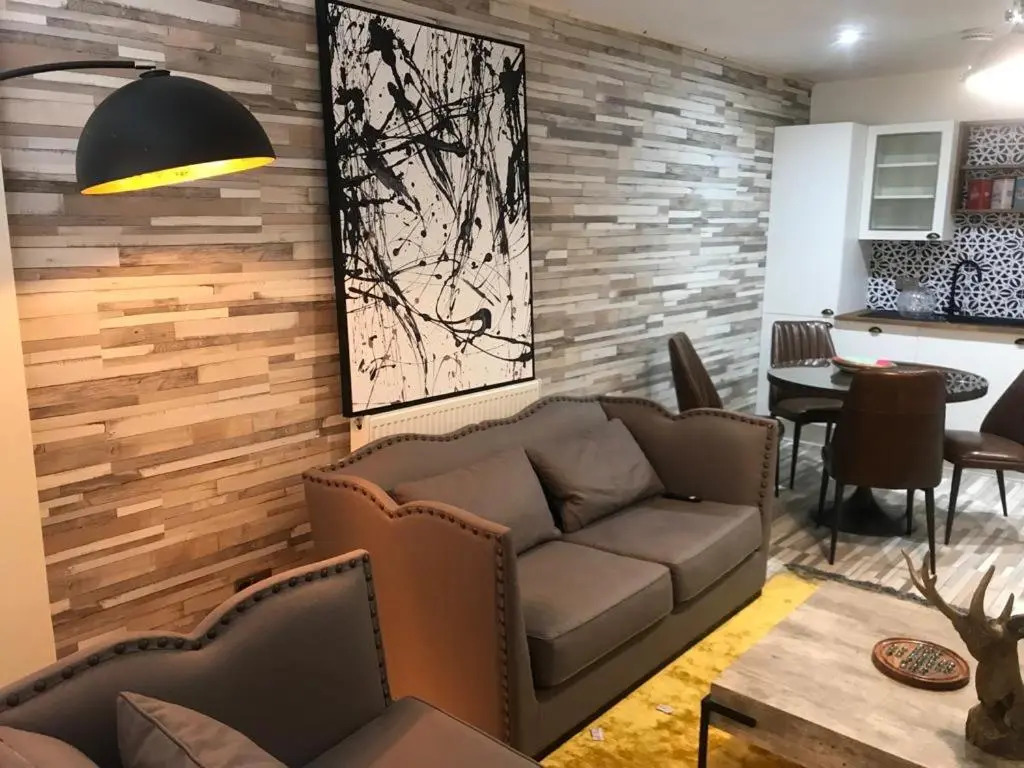 Central Apartment - Moderna