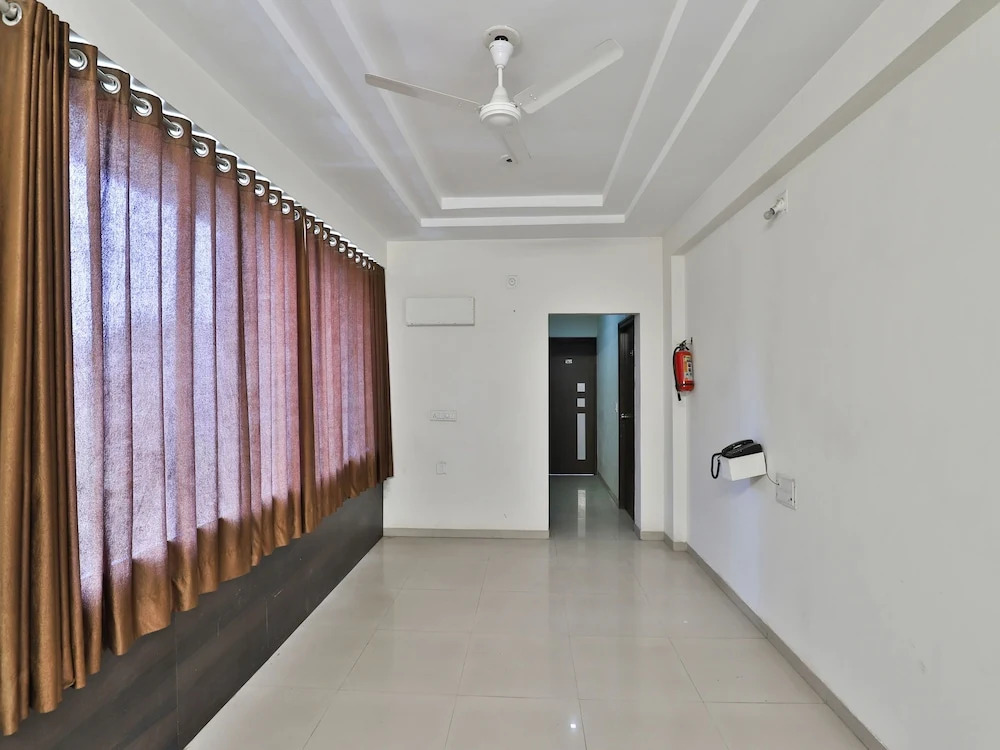 OYO 2656 Hotel Sunstar