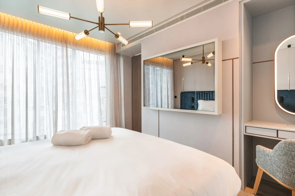 LUSTER Hotel