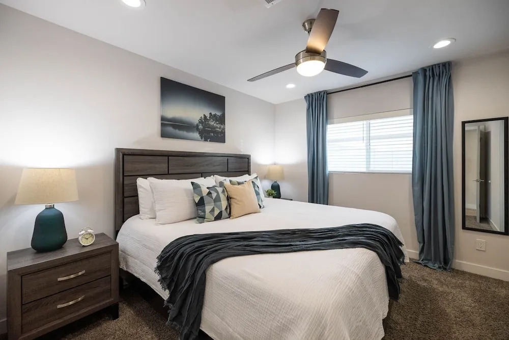 Scottsdale East Osborn 4 Bedroom Home by RedAwning, Scottsdale