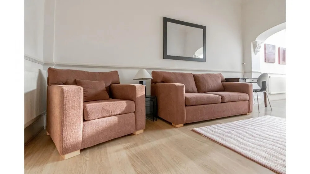 2 Bedroom in Kew Gardens - Clarendon Garden