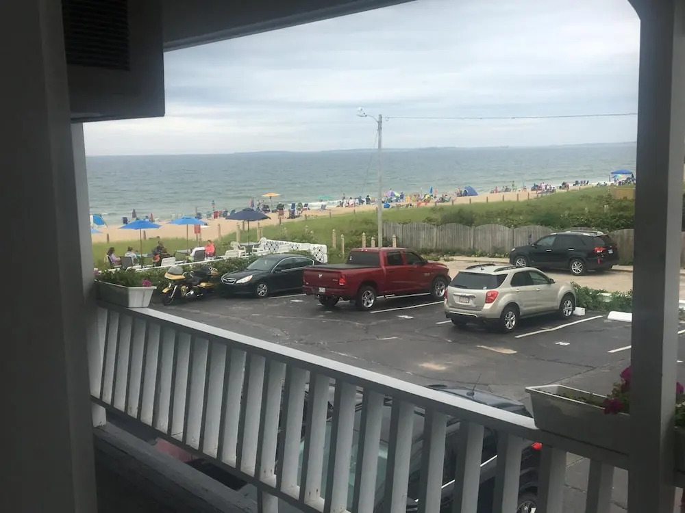 Sandpiper Beachfront Motel