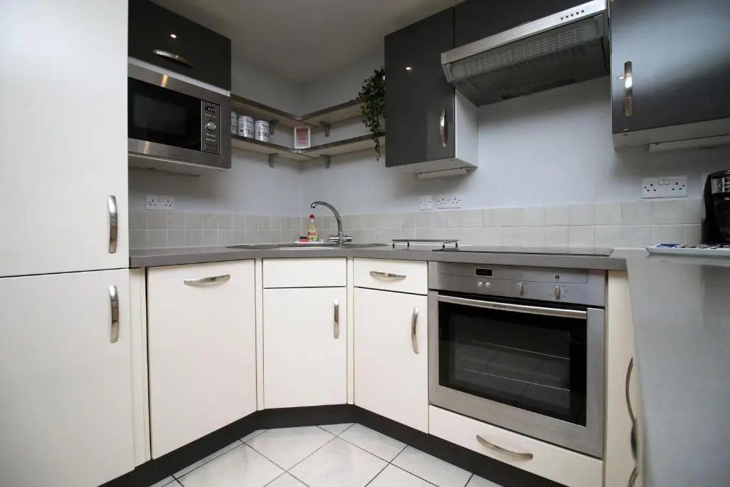 Violet's Corner Luxury Apartment by StayStaycations
