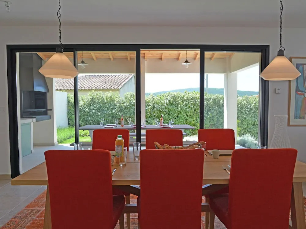 Wonderful Villa in Malaucène with Swimming Pool