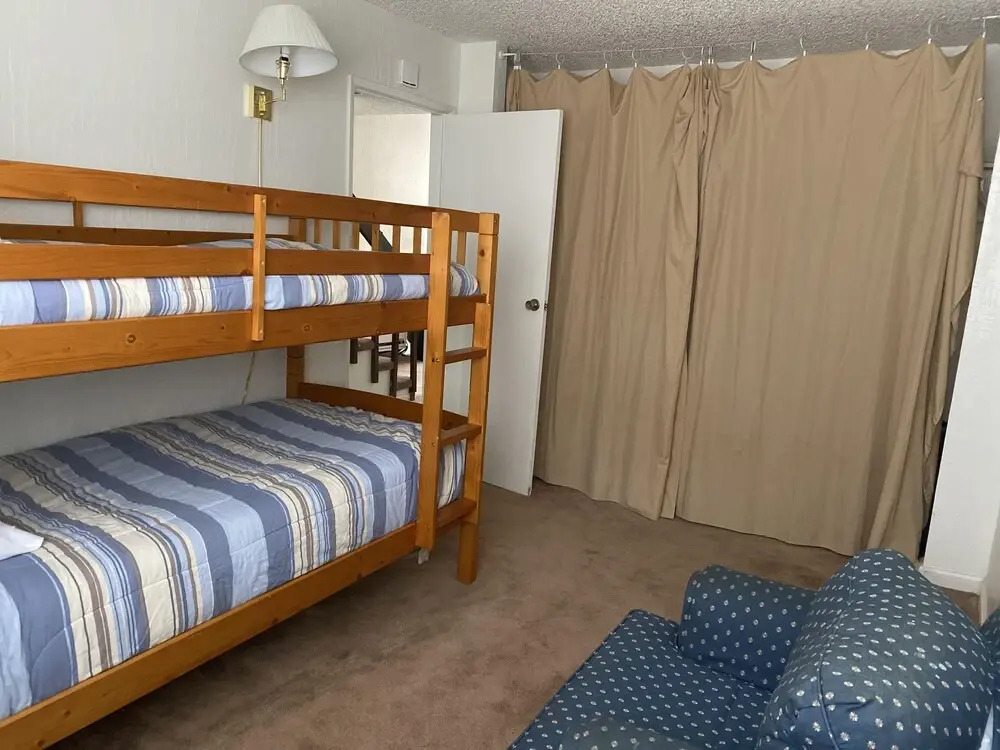 Pines Cocoon - Nice And Quiet Cabin, A Lower Patio With Gas Barbecue And Picnic Bench. Forest Views! 2 Bedroom Home