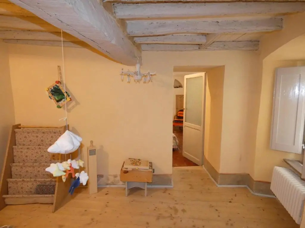 SCAPPO IN UMBRIA, nido cruxburgi