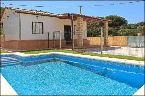 Bungalow en Conil con piscina