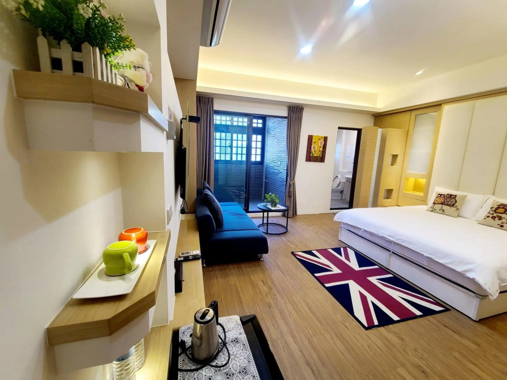 Love Happiness Inn