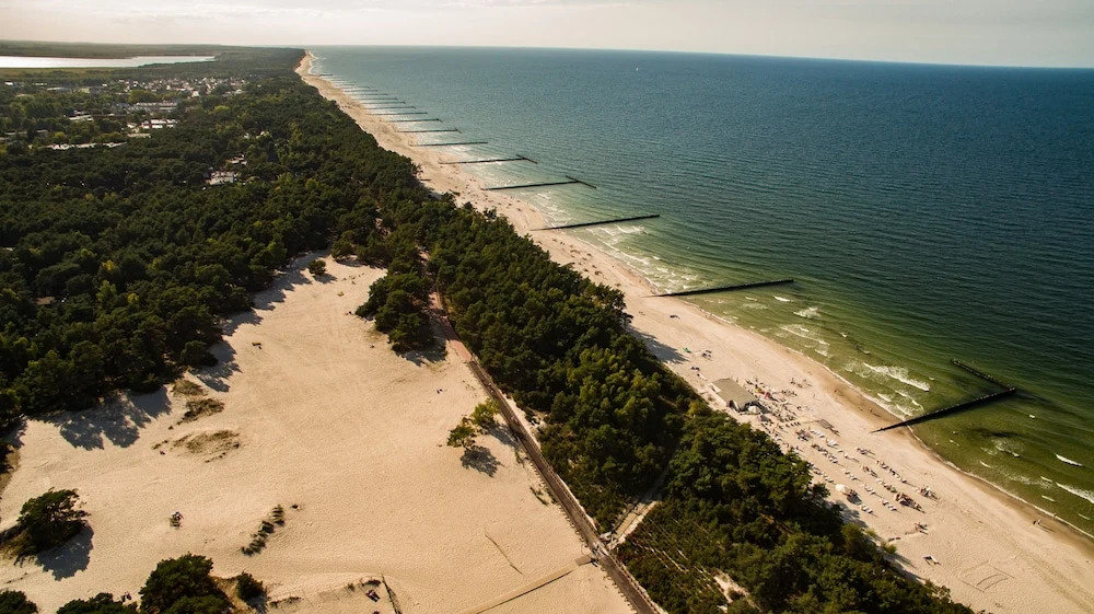 Pelikan Resort Dźwirzyno - Domki przy plaży