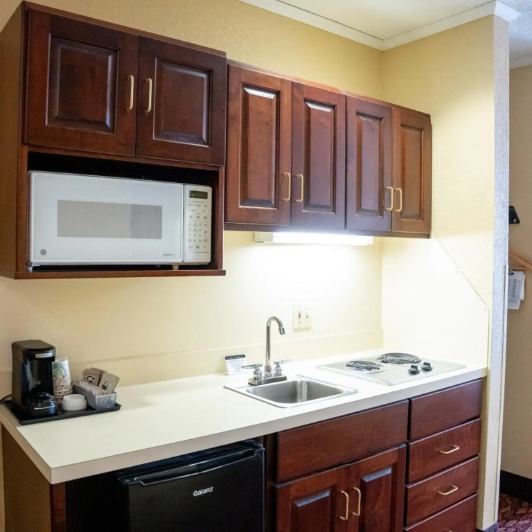 Coshocton Village Inn & Suites