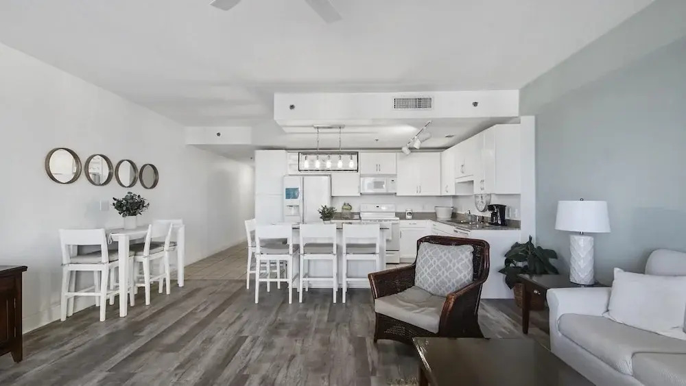 Laketown Wharf 1116
