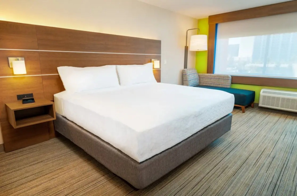 Holiday Inn Express & Suites Las Vegas - E Tropicana by IHG