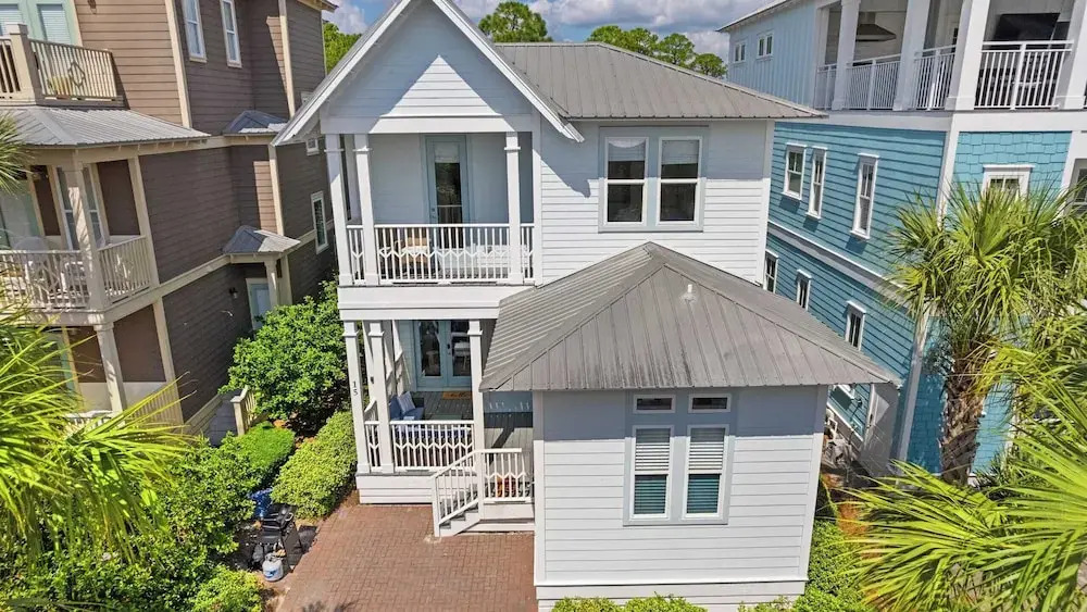 3 Ensuite Bedrooms, Porches & BBQ Near Inlet Beach 30A Ciel Bleu by Avantstay