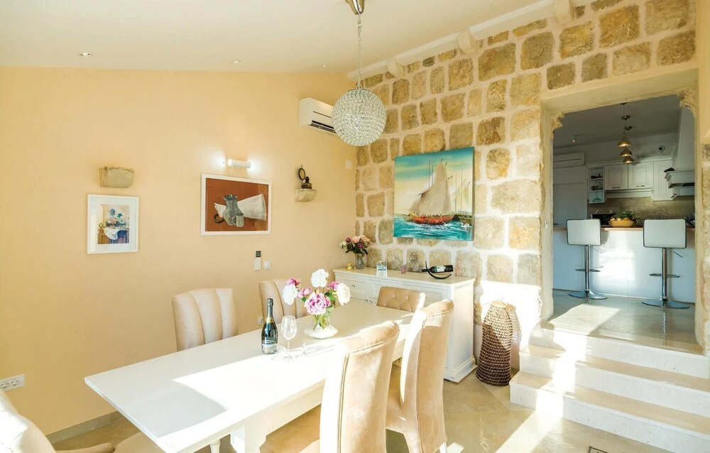 Nice Home in Brsecine With Wifi and 3 Bedrooms