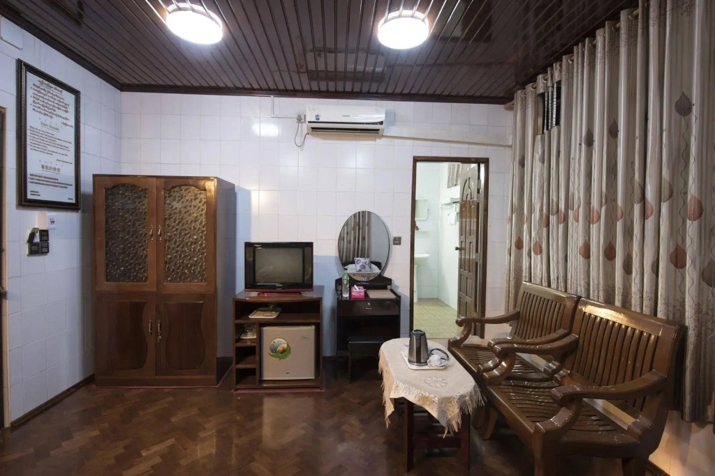 Mann Myanmar Inn