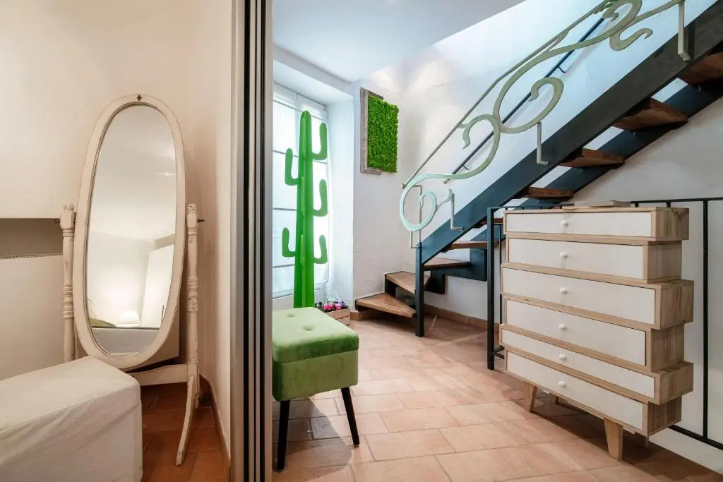 ALTIDO Amazing Green House with Balcony & Lake View