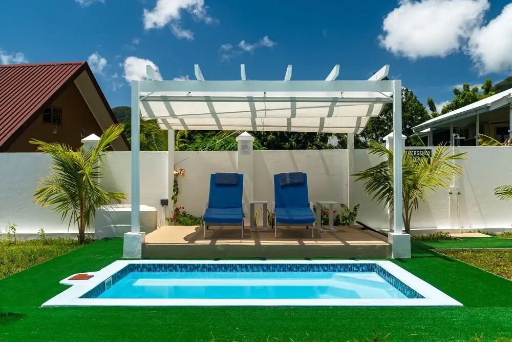 2 Bed Villa - Sleeps 4 - Pets - Pool - Garden