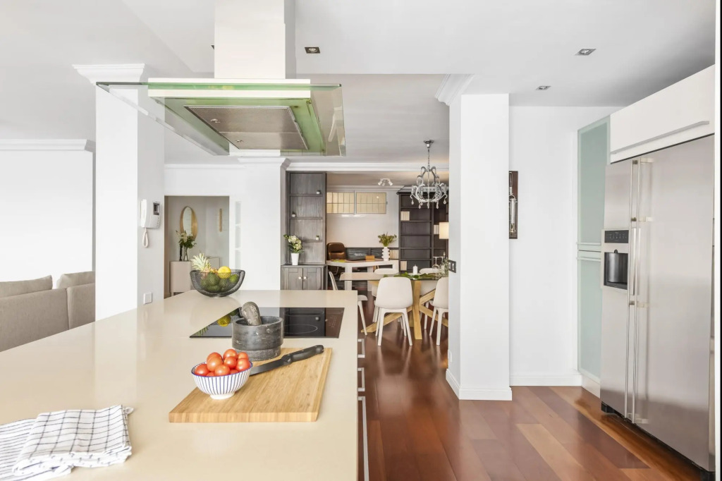 Spacious beach apartment with private parking