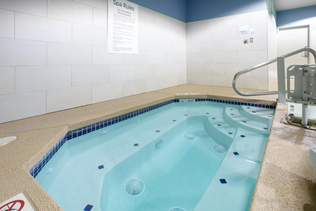 Holiday Inn Express & Suites Lincoln City by IHG