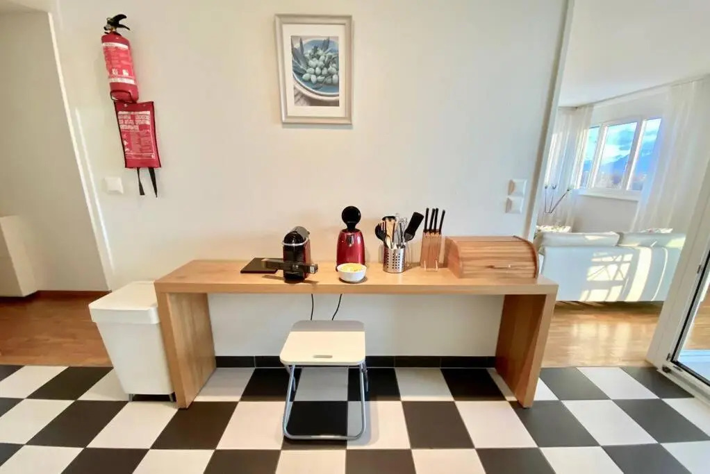 Your bright and spacious apartment by the lake