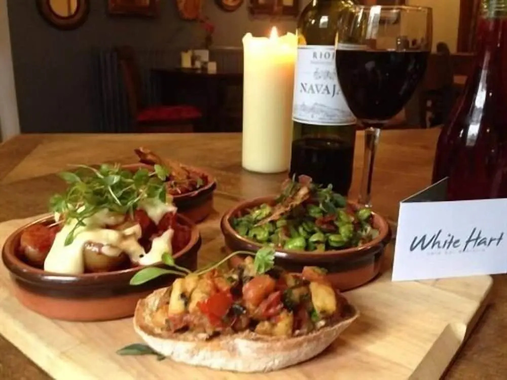 White Hart Cafe Bar & Bistro