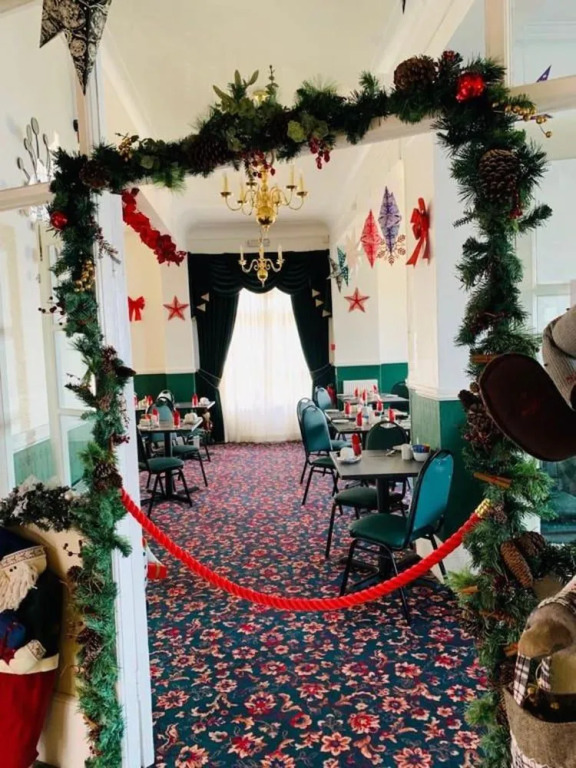 Four Oaks Hotel