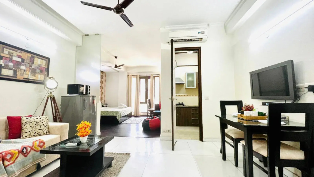 BluO Classic Studio - Green Park Hauz Khas Village