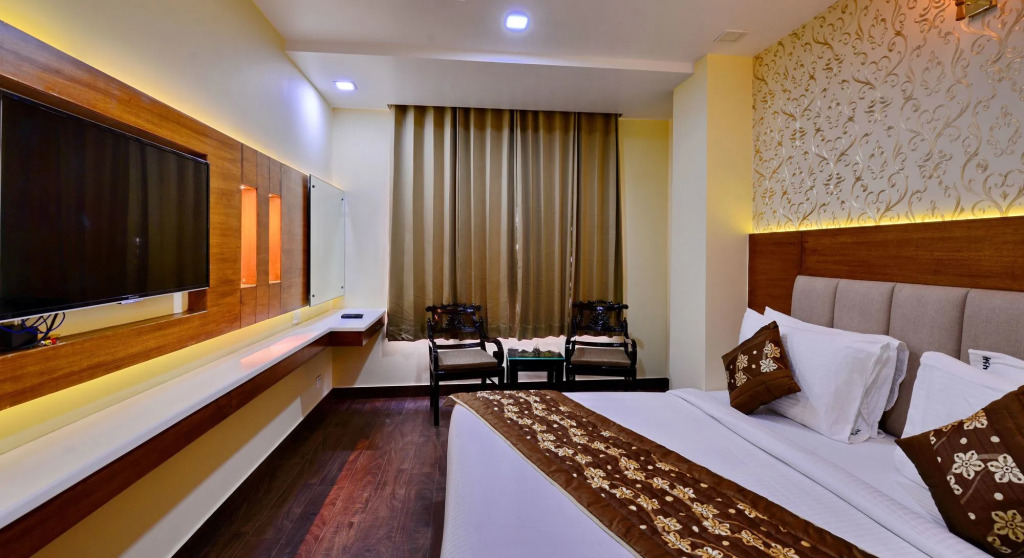 Grand Hridey One Minute From Railway Station